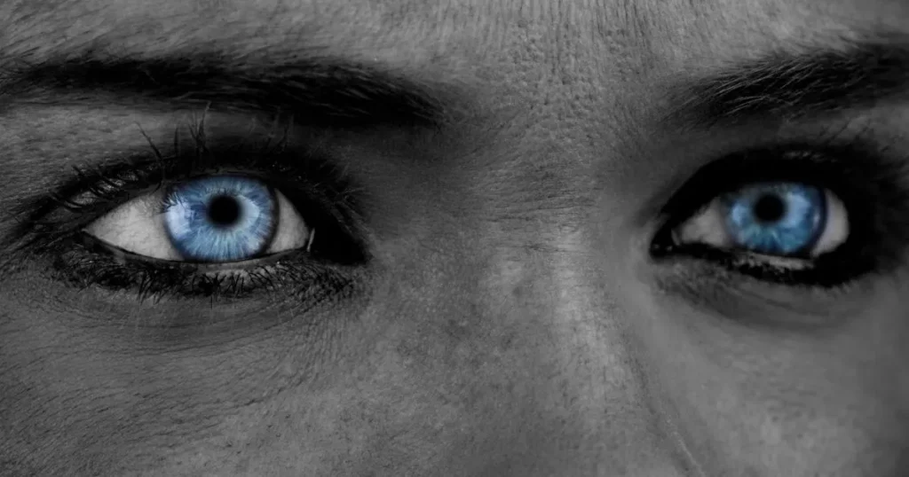 12 Warning Signs That You Are Dealing With An Evil Person